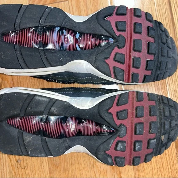 Nike Air Max 95 Red and Black Sneakers size 11 - Picture 8 of 8